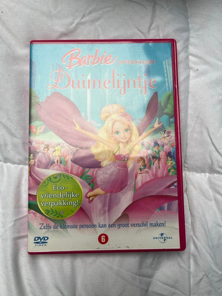 Barbie presenteert Duimelijntje DVD - Eco-vriendelijke verpa, Avontuur, Gebruikt, Ophalen of Verzenden, Vanaf 6 jaar
