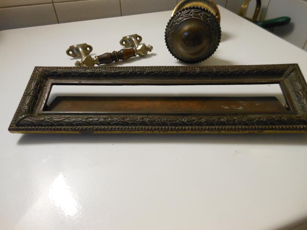 2 oude deurknoppen oude brievenbus, Antiek en Kunst, Ophalen