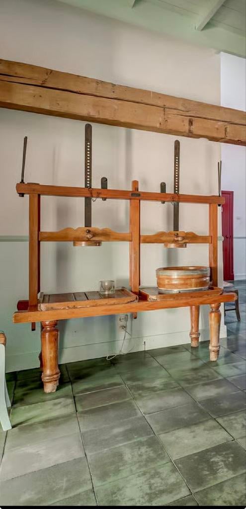 Antieke dubbele kaaspers, Ophalen