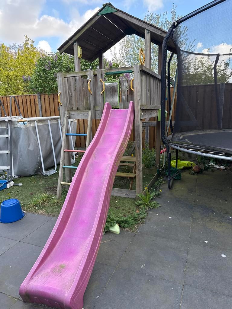 Houten speelhuisje met glijbaan en schommel, Kinderen en Baby's, Speelgoed | Buiten | Speeltoestellen, Ophalen of Verzenden, Zo goed als nieuw