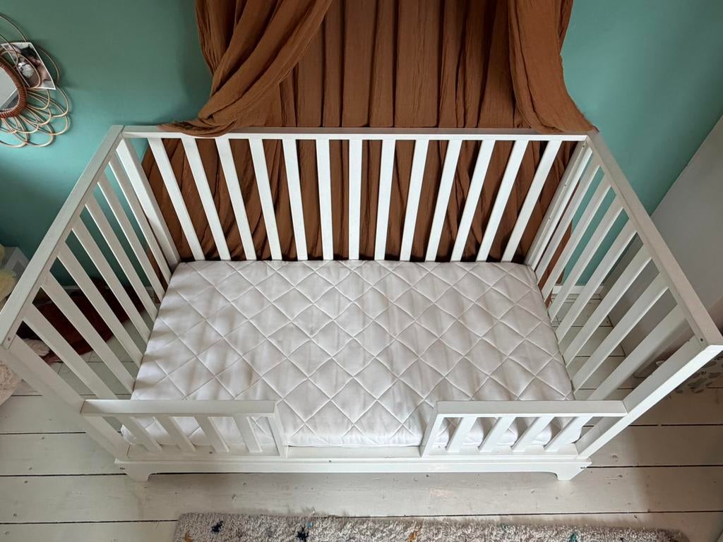 Doorgroei ledikant 140x70 cm incl bedhemel en matras, Ophalen, 70 tot 85 cm, 140 tot 160 cm, Zo goed als nieuw