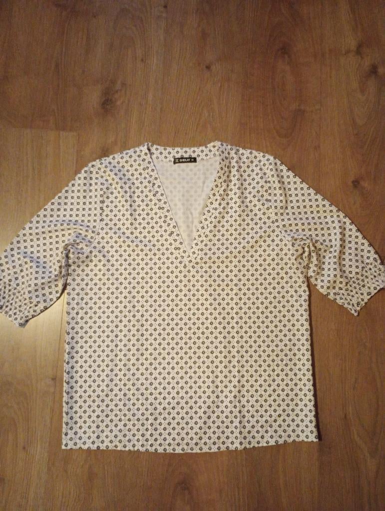 Mooi wit/blauw shirt mt L, Blauw, Ophalen of Verzenden, Zo goed als nieuw, Korte mouw