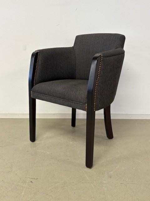 Degelijke armstoel in stof, Huis en Inrichting, Fauteuils, Ophalen, Gebruikt, Minder dan 75 cm, Klassiek / Engels