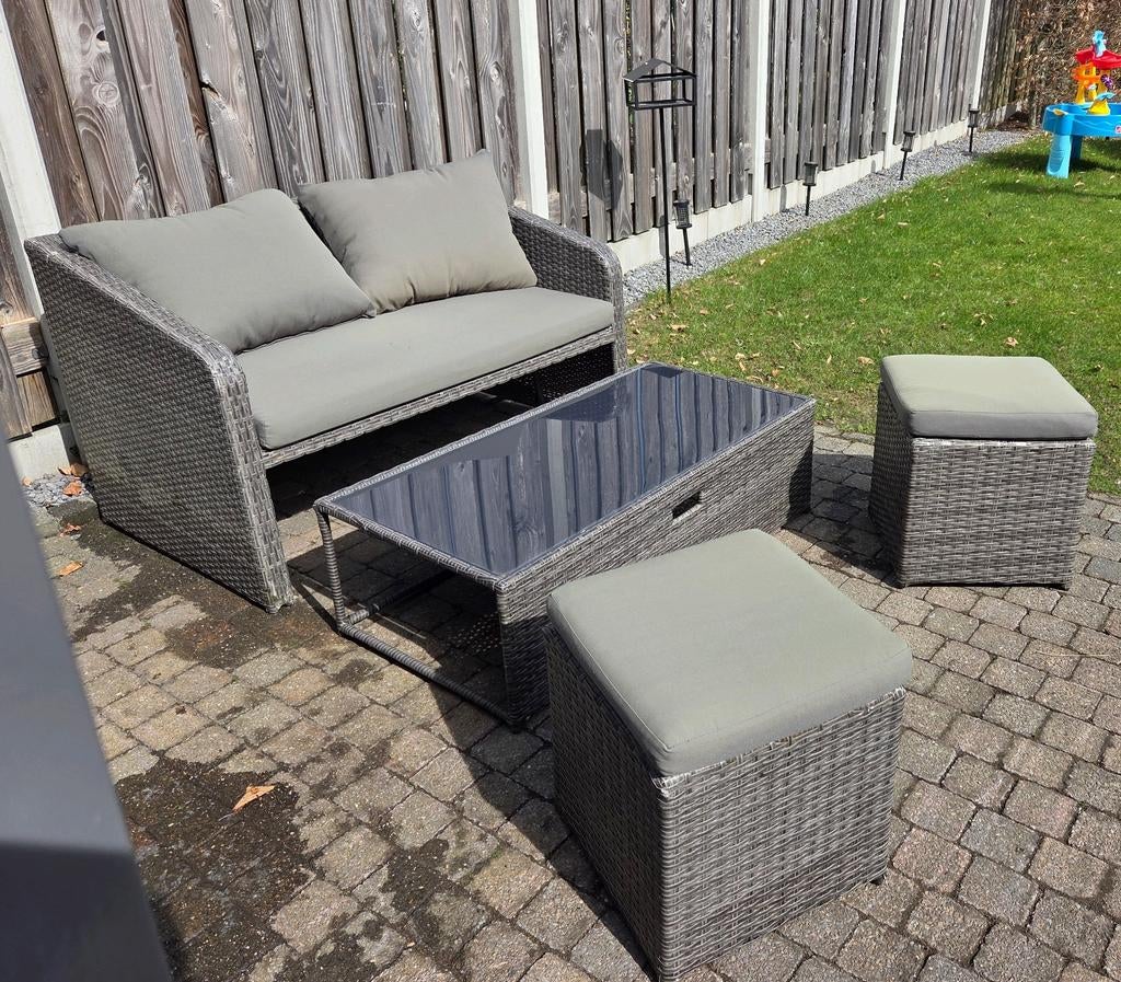 Grijze Wicker Loungeset met Salontafel en Hocker, Tuin en Terras, Tuinsets en Loungesets, Ophalen, 4 zitplaatsen, Gebruikt, Loungeset