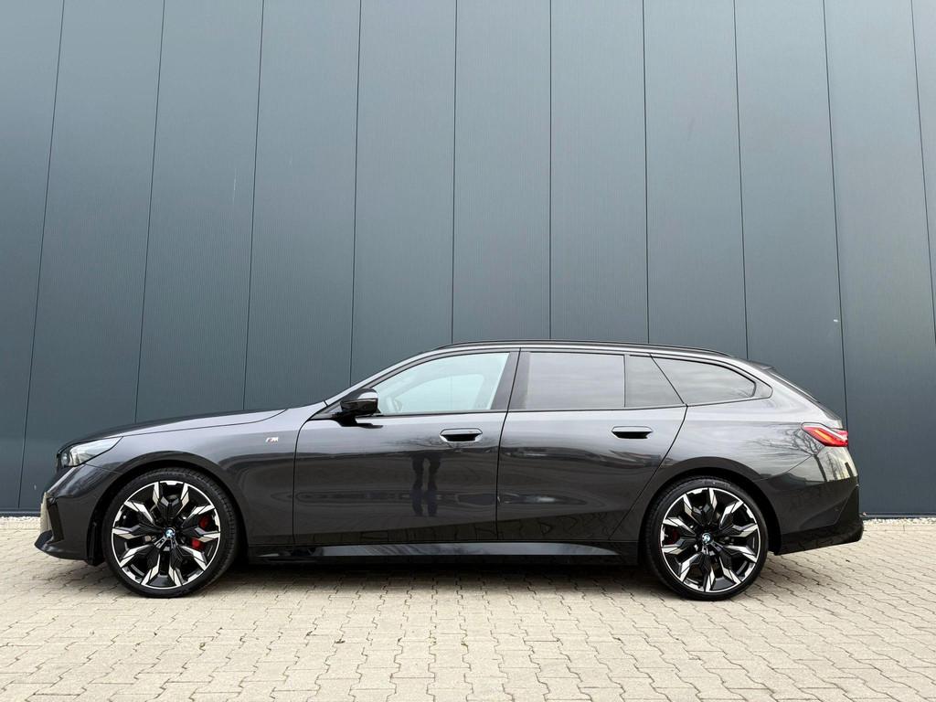 BMW 5-serie Touring 520i Pano / B&W / tr.hk / 21 inch / HUD, Auto's, Automaat, 1998 cc, Gebruikt, 4 cilinders