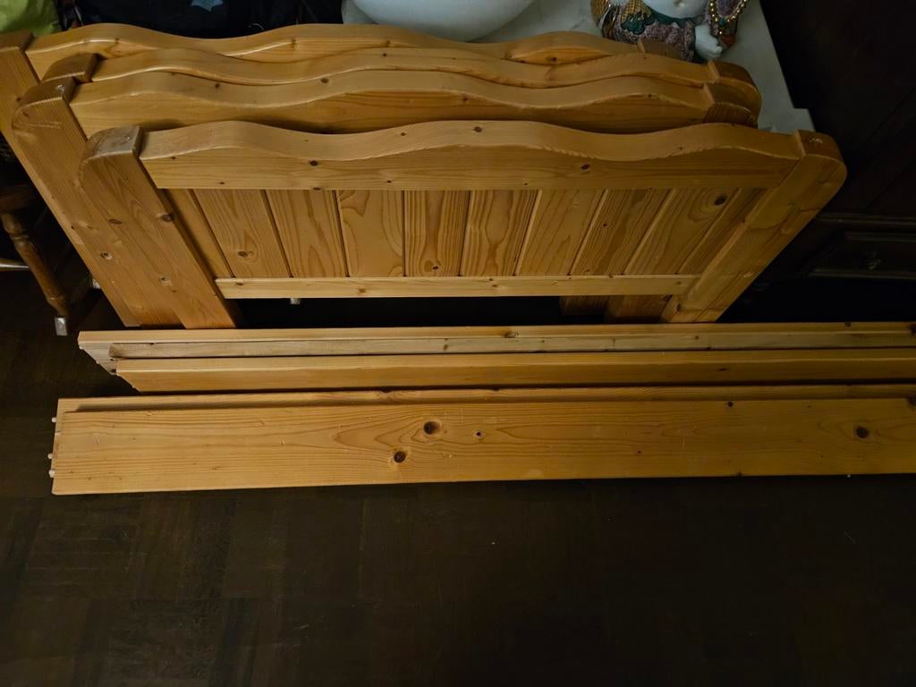 Grenen 1 persoonsbed, Huis en Inrichting, Slaapkamer | Bedden, Gebruikt, 90 cm, Ophalen of Verzenden, 200 cm