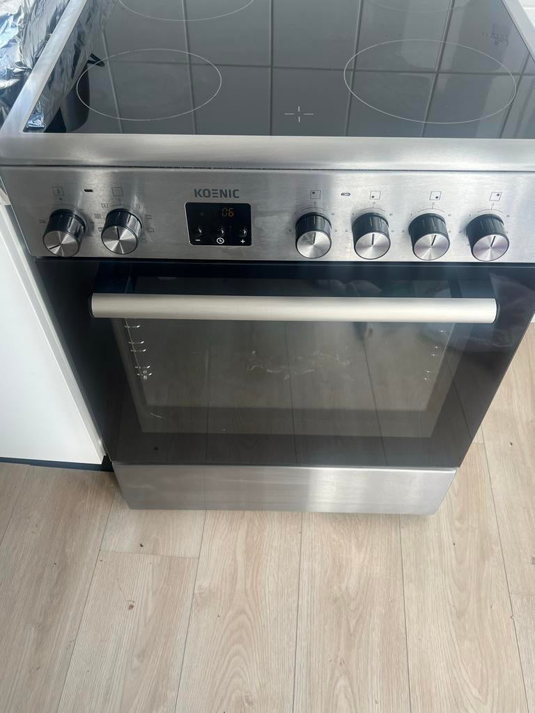 Elektrisch fornuis met oven - Koenic, Witgoed en Apparatuur, Fornuizen, Ophalen, 60 cm of meer, 4 kookzones, Zo goed als nieuw