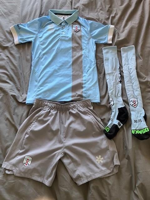 Xenios Hockey wedstrijdtenue van Osaka, Ophalen of Verzenden, Zo goed als nieuw, Jongen of Meisje, Sport- of Zwemkleding