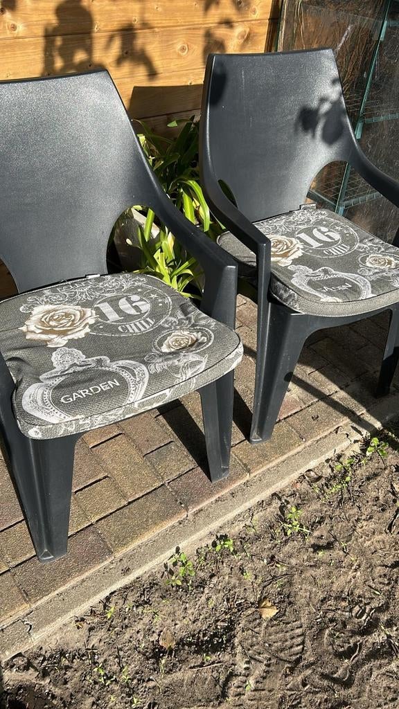 4 kunststof kuipstoelen, stapelbaar, Tuin en Terras, Tuinstoelen, Ophalen of Verzenden, Gebruikt, Kunststof, Stapelbaar