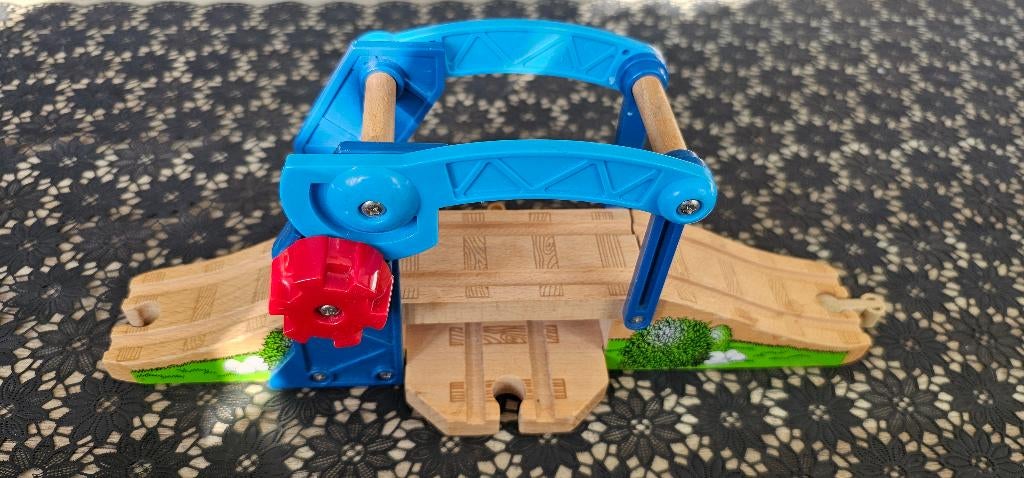 Thomas de trein Hout Ophaalbrug, Kinderen en Baby's, Speelgoed | Thomas de Trein, Zo goed als nieuw, Ophalen of Verzenden