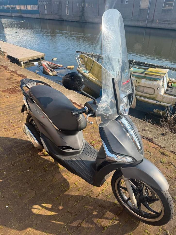 Piaggio Liberty S iGet 2018, Fietsen en Brommers, Snorfietsen en Snorscooters, Gebruikt, Piaggio, Benzine, Ophalen