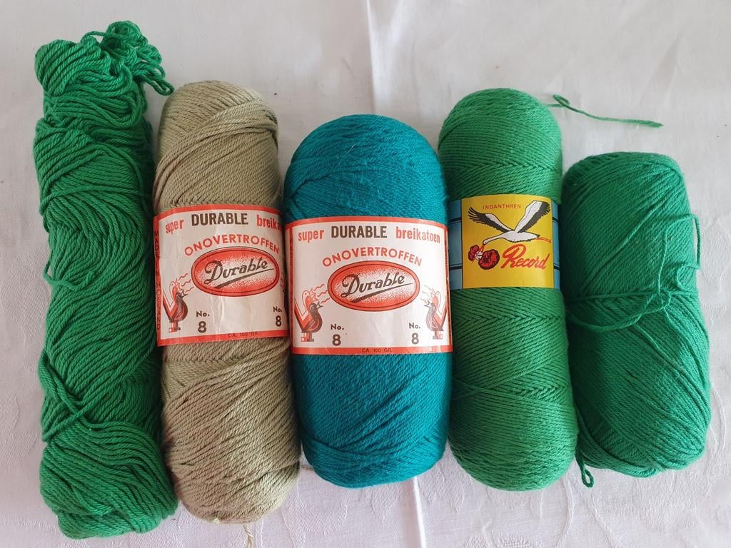 Brei/ Haakkatoen   5 knotten in groentinten, Hobby en Vrije tijd, Breien en Haken, Ophalen of Verzenden, Zo goed als nieuw, Breien of Haken