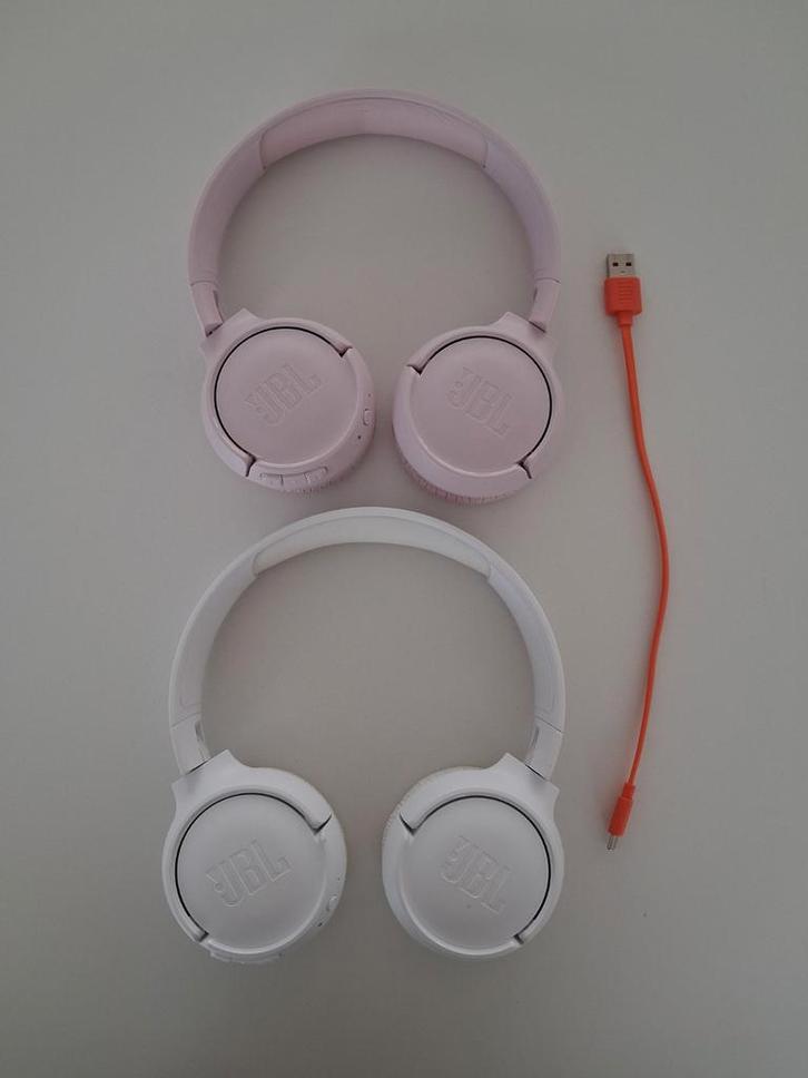 2x JBL Koptelefoon - Roze & Wit, Audio, Tv en Foto, Koptelefoons, Zo goed als nieuw, Op oor (supra aural), Overige merken, Draadloos