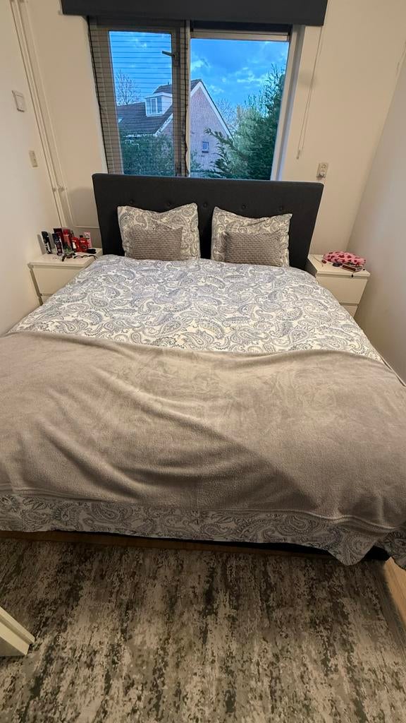 Jysk bed met opslagruimte 160x200 grijs, Ophalen, Gebruikt, Tweepersoons, 200 cm