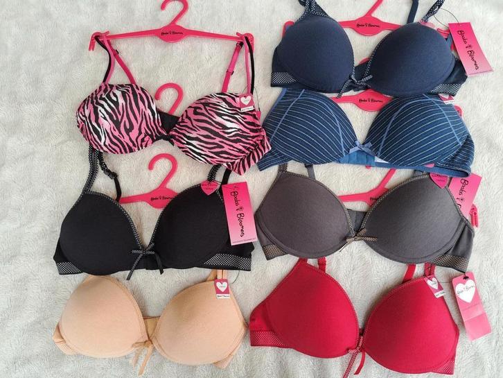 Nieuwe tiener BH'S van Boobs en Bloomers maat 75A, Kleding | Dames, Ondergoed en Lingerie, BH, Zwart, Ophalen of Verzenden