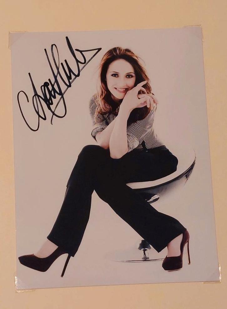 Handtekening Carice van Houten A5 fotokaart, Verzamelen, Muziek, Artiesten en Beroemdheden, Foto of Kaart, Gesigneerd, Ophalen of Verzenden