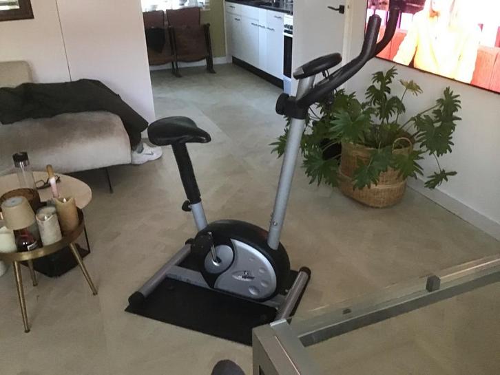 Gratis Hometrainer - Ideaal voor revalidatie knie/heup, Sport en Fitness, Fitnessapparatuur, Gebruikt, Hometrainer, Benen, Metaal