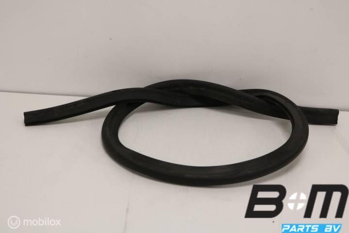 Paravan rubber VW Tiguan 5N 5N0823723B, Gebruikt