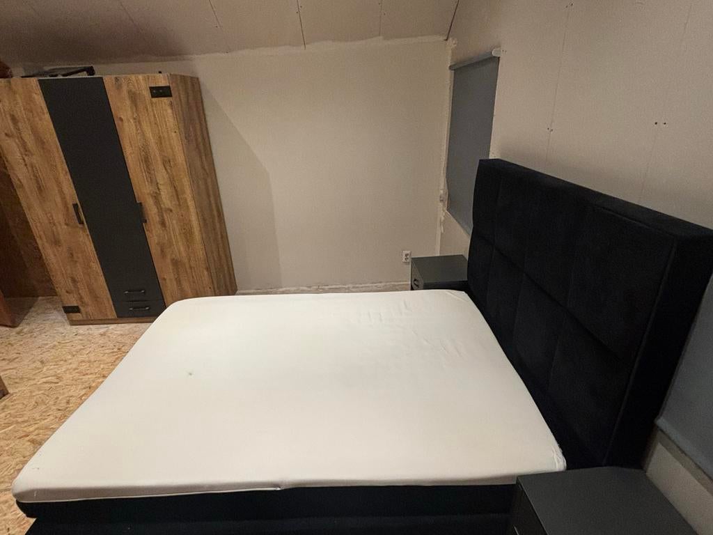 Kast en bed, Ophalen, Zwart, Tweepersoons, Zo goed als nieuw