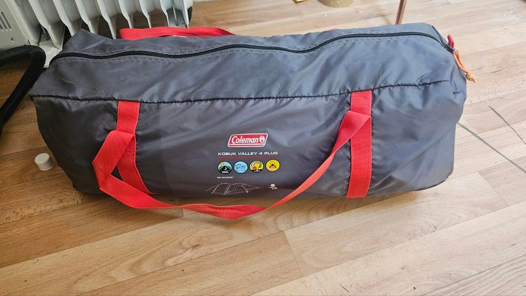 Coleman kobuk valley 4, Caravans en Kamperen, Ophalen, Zo goed als nieuw, Tot en met 4