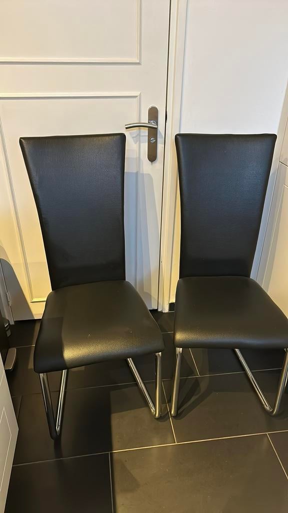 2 kunstleer stoelen ( helemaal gaaf), Ophalen, Zo goed als nieuw