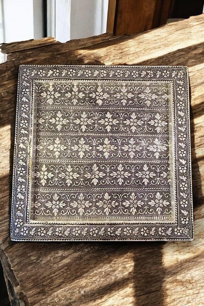 Zilverkleurig dienblad in oosterse stijl., Ophalen of Verzenden, Gebruikt, Vierkant, Metaal