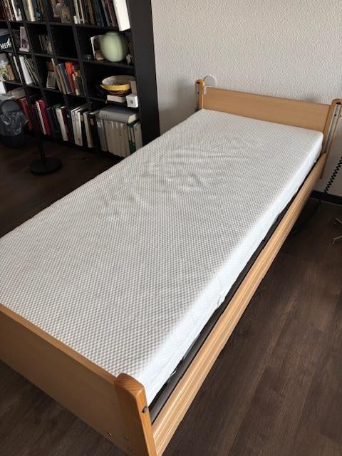 Hoog-Laag bed elektrisch verstelbaar, Diversen, Verpleegmiddelen, Ophalen, Gebruikt