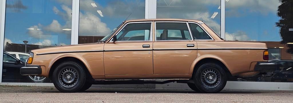 Volvo 244 2.1 GLE Overdrive Ontroest en volledig overgespote, Auto's, Volvo, Overige modellen, 4 cilinders, Bruin, Handgeschakeld