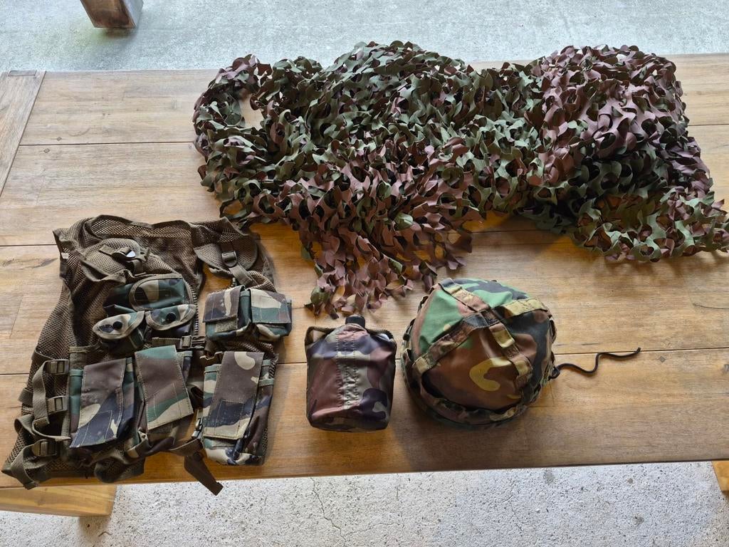Militair camouflage verkleed set: vest, helm, veldfles, net, Ophalen of Verzenden, Landmacht, Nederland, Helm of Baret