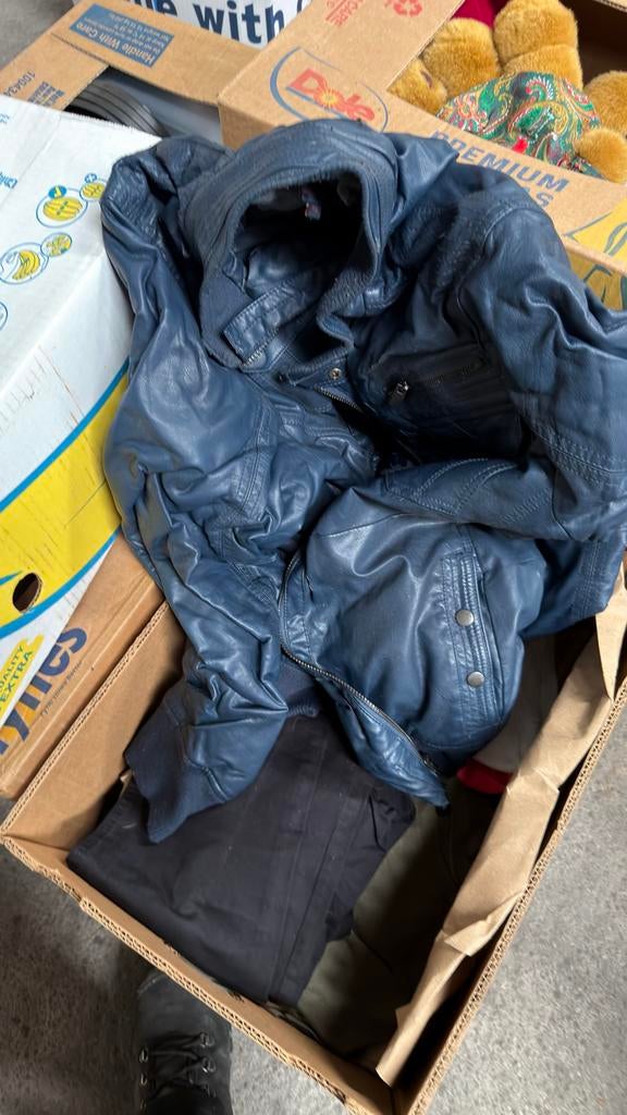 Rommelmarkt spullen een pallet vol, Ophalen