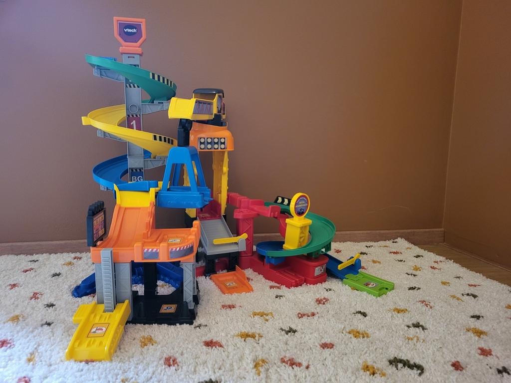 V-tech Toettoet Speelset - Garage met 7 auto's en vliegtuig, Kinderen en Baby's, Speelgoed | Vtech, Ophalen, Gebruikt, 2 tot 4 jaar