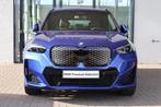 BMW iX1 eDrive20 | M Sportpakket Pro | Panorama Dak | Stoelv, Auto's, BMW, Gebruikt, 750 kg, Met garantie (alle), Blauw