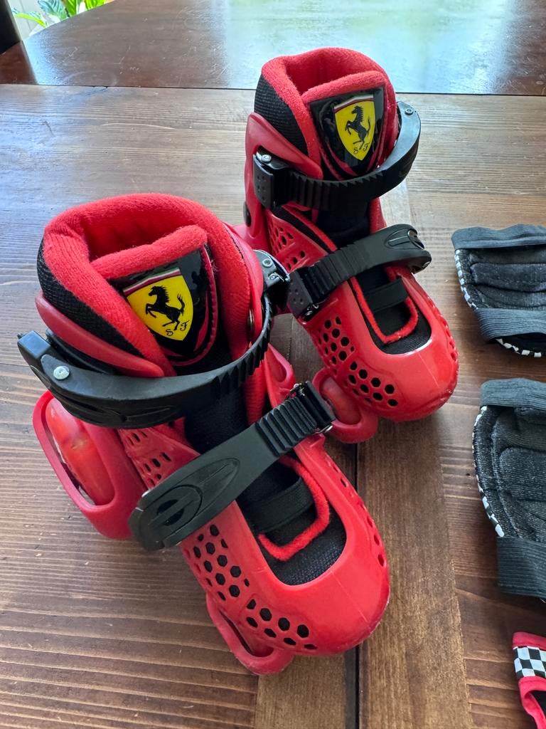 Ferrari Skates Maat 26-29, Ophalen of Verzenden, Verstelbaar, Zo goed als nieuw, Kinderen