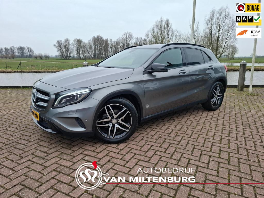 Mercedes-Benz GLA-klasse 200 Ambition Clima Flippers Parkeer, Auto's, Mercedes-Benz, Gebruikt, 715 kg, Leder en Stof, Bedrijf