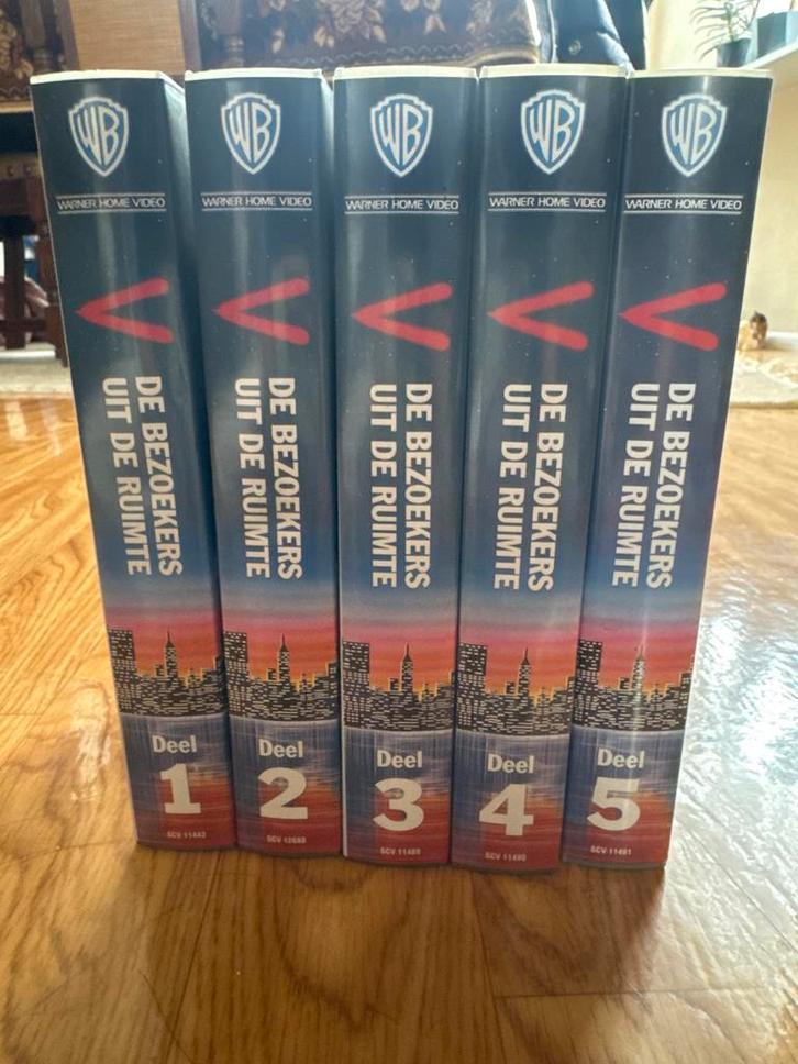 V: De Bezoekers uit de Ruimte - Complete VHS Collectie (5 De, Cd's en Dvd's, VHS | Film, Gebruikt, Science Fiction en Fantasy