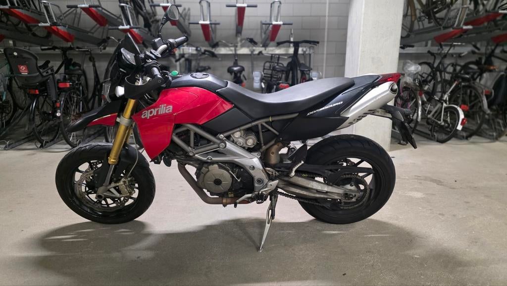Aprilia Dorsoduro 750 - 2010 Supermoto, Motoren, 2 cilinders, Motorrijbewijs A, Gebruikt, Particulier