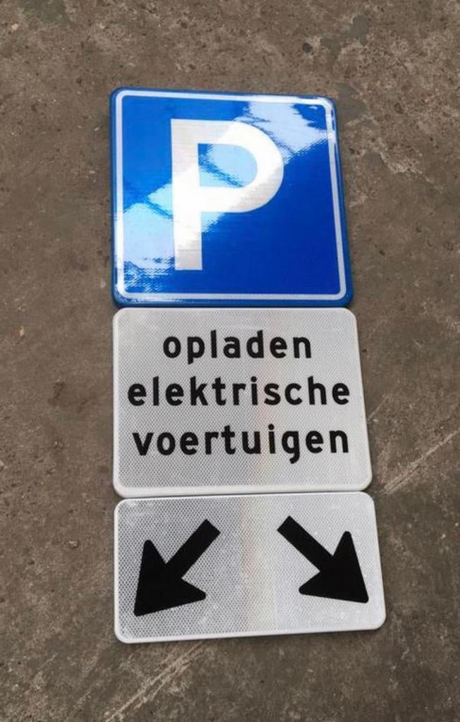 Parkeerplaats electrisch voertuig borden, Ophalen