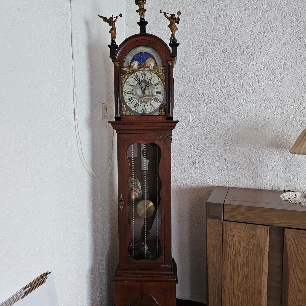 Prachtige staande klok, Ophalen