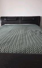 Zeer groot 2 persoonsbed plus matras en topper, Ophalen of Verzenden, Zo goed als nieuw
