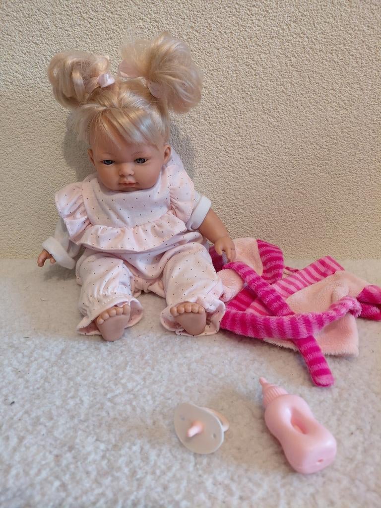 Leuke Kleine Meisjes Babypop van Llorens  = 33 cm., Ophalen of Verzenden, Gebruikt, Babypop