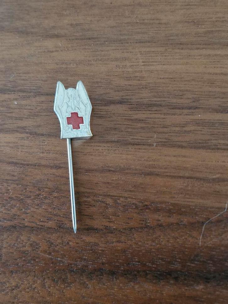 258 Vintage Rode Kruis Speldje, Verzamelen, Speldjes, Pins en Buttons, Gebruikt, Speldje of Pin, Overige onderwerpen, Ophalen of Verzenden