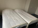 2 Witte onderschuifbare bedden met matras en beschermhoezen, 90 cm, Eenpersoons, Wit, Ophalen of Verzenden