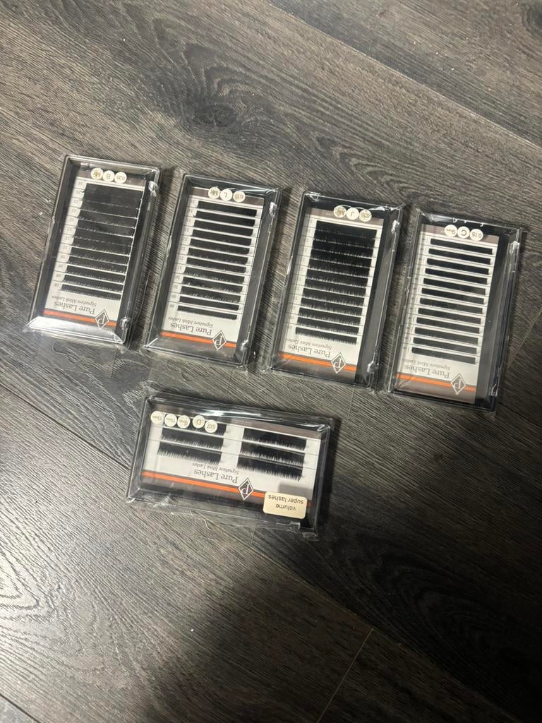 200 doosjes wimpers van pure lashes, Ophalen of Verzenden, Nieuw, Zwart, Ogen