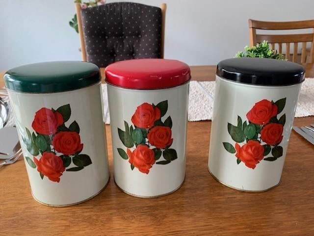 Vintage voorraadbussen, Ophalen