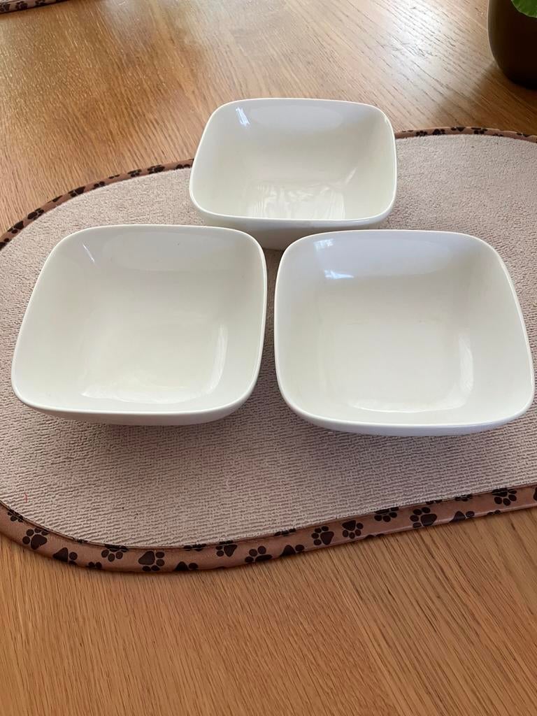 3 witte schaaltjes 14x14 cm, Huis en Inrichting, Keuken | Servies, Ophalen of Verzenden, Zo goed als nieuw, Overige stijlen, Schaal of Schalen