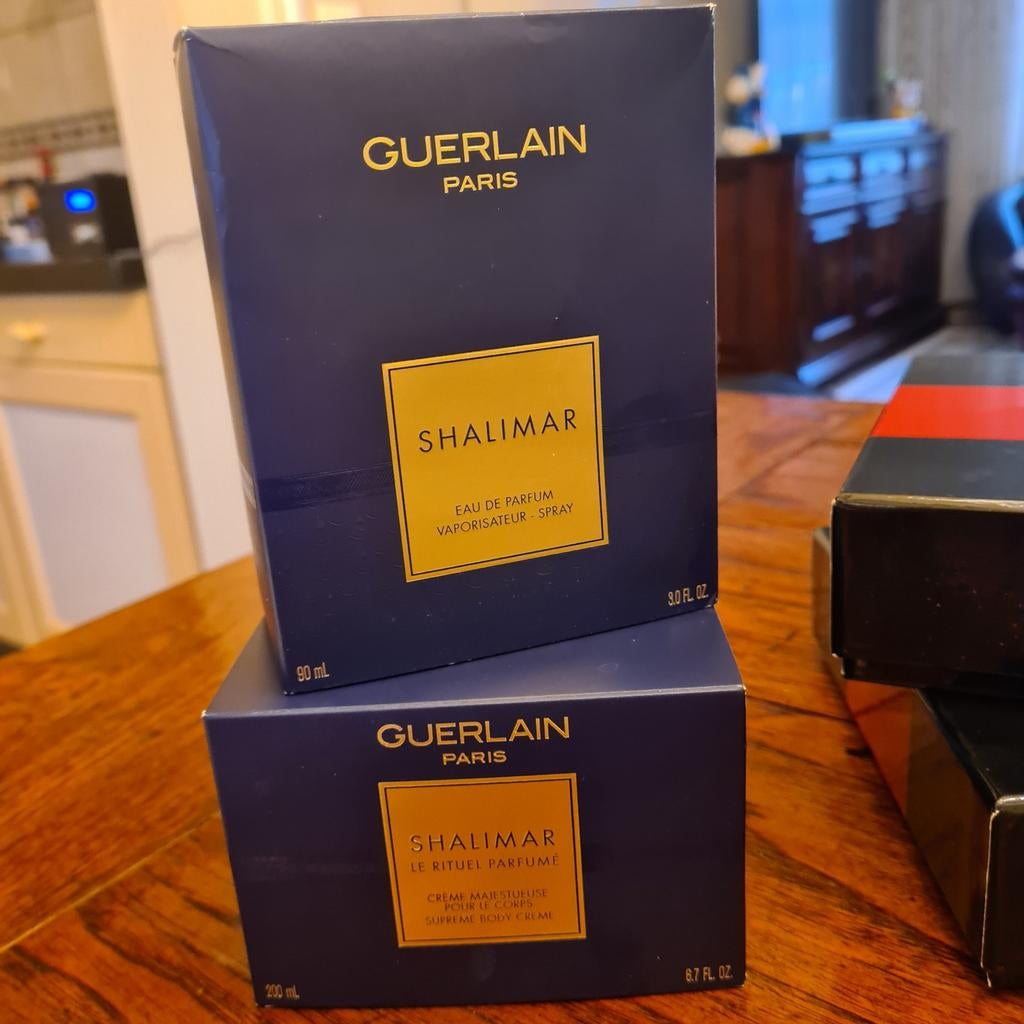 Guerlain Shalimar Eau de Parfum & Body Cream Set, Sieraden, Tassen en Uiterlijk, Uiterlijk | Parfum, Ophalen of Verzenden, Nieuw