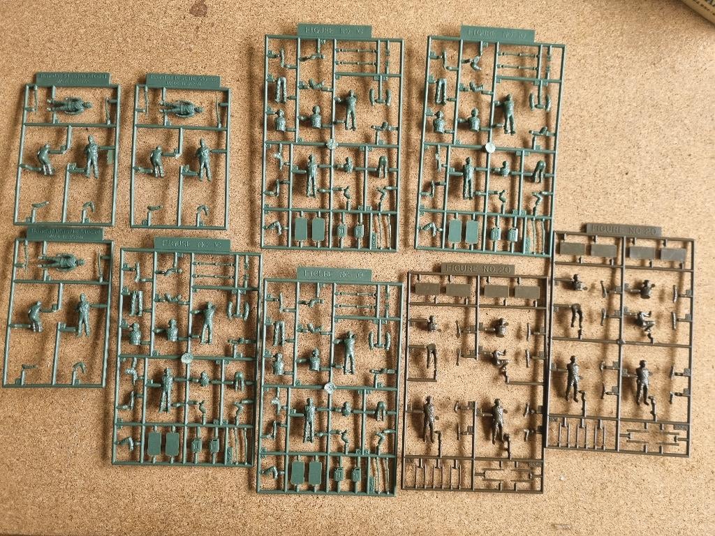 Bandai soldaten uit vintage Bandai 1 op 48 kits, Bandai, Ophalen of Verzenden, 1:35 tot 1:50, Figuur of Figuren