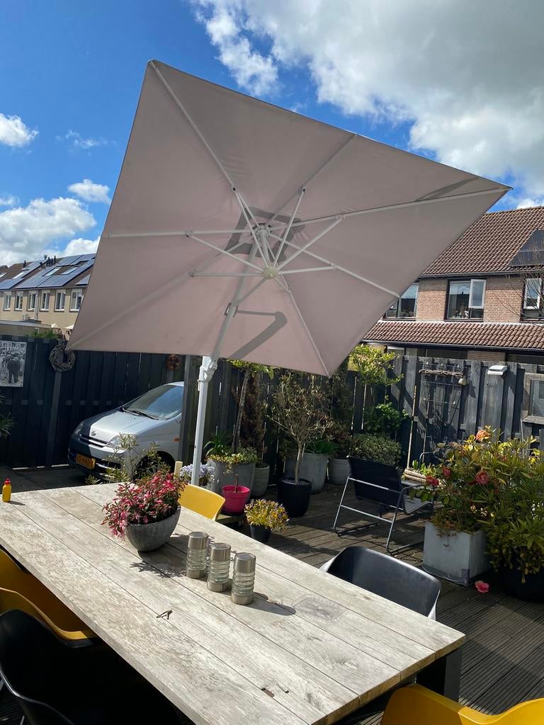 Parasol met voet., Ophalen, Verstelbaar, Gebruikt, 2 tot 3 meter