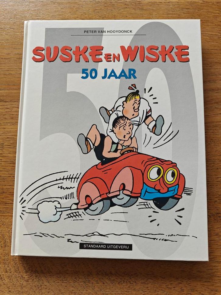 Suske en Wiske 50 Jaar - Peter van Hooydonck (1995), Boeken, Stripboeken, Ophalen of Verzenden