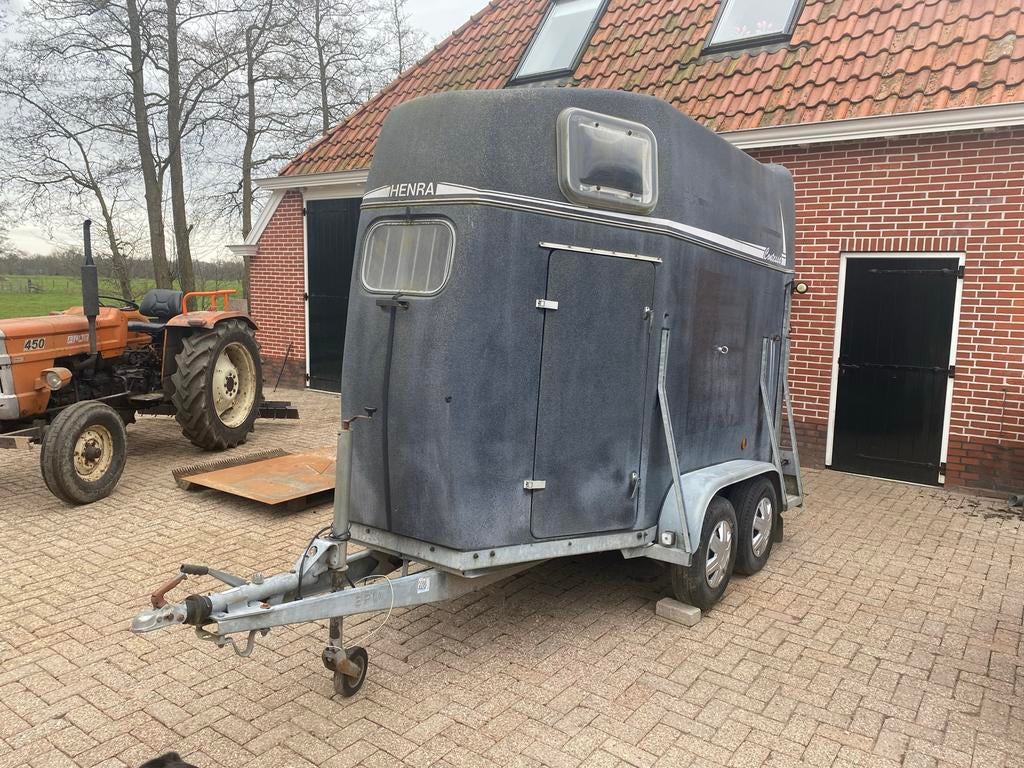 Henra kleine 2paards polyester trailer (opknapper), Ophalen